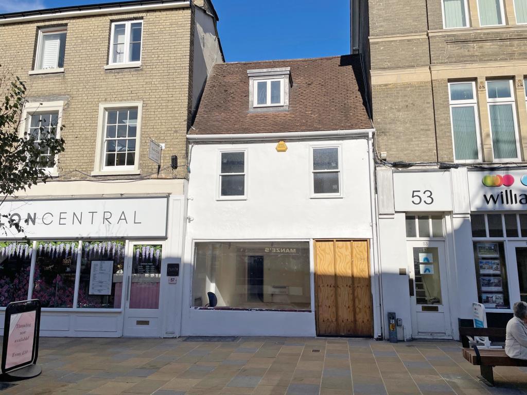 Lot: 161 - VACANT COMMERCIAL PREMISE WITH TWO FLATS ABOVE FOR COMPLETION - Front view of 55 High Street commercial premises with two flats above